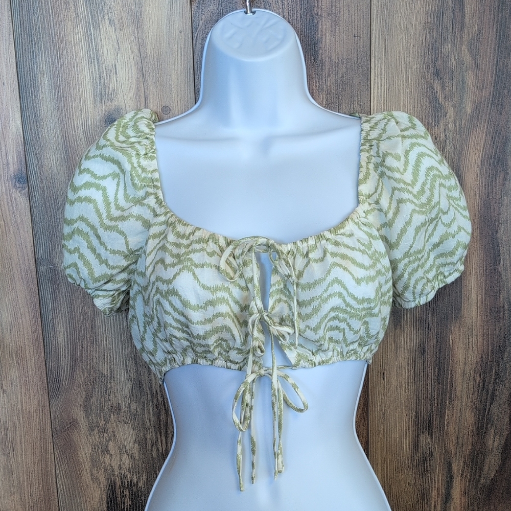 Elodie Olive Patterned Crop Top XS          Q191